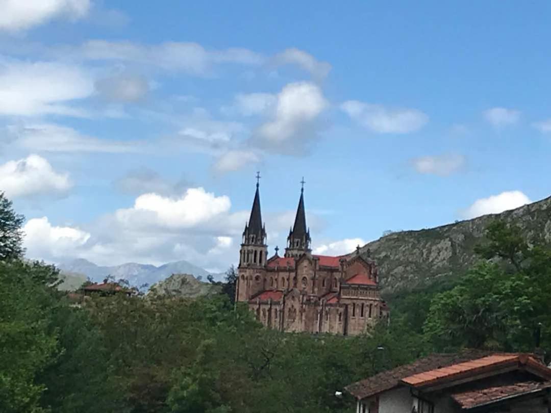 La Plaza De Cangas Apartamento Turistico Onís المظهر الخارجي الصورة